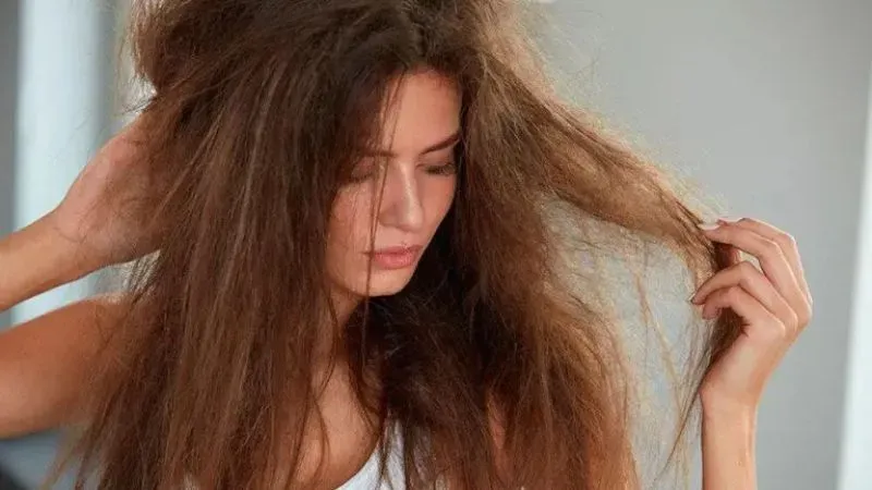 Tác hại của nước biển và clo đối với tóc