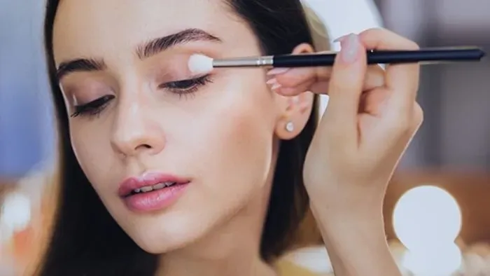 Cách chăm sóc mi mỗi ngày để mi cong dày đẹp hơn