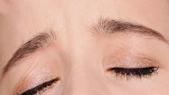 Chân mày hình chữ bát tốt hay xấu? Có nên cải thiện không?