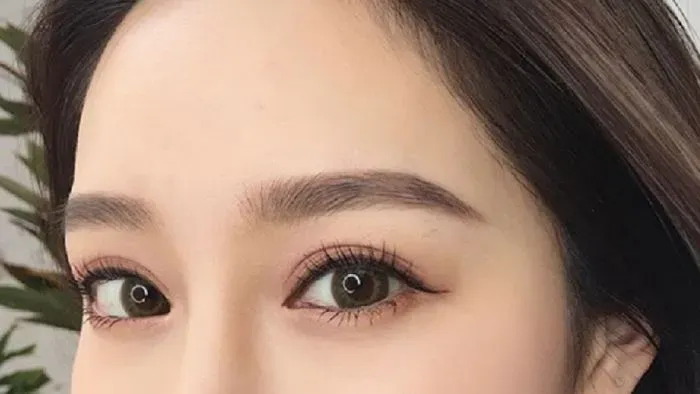 Ý nghĩa của chân mày cong trong phong thủy