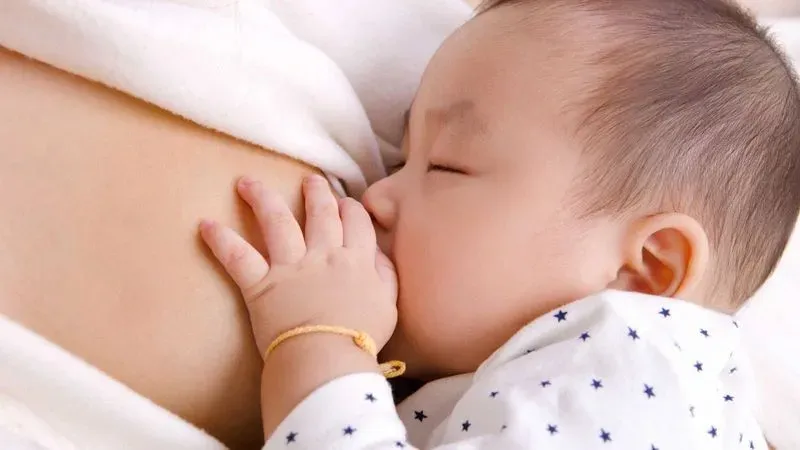 Phụ nữ có nên nâng ngực không?