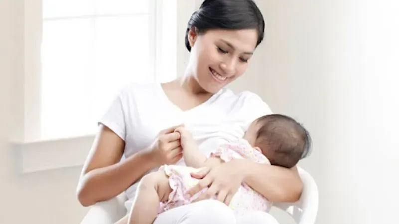 Bổ sung sữa công thức cho trẻ