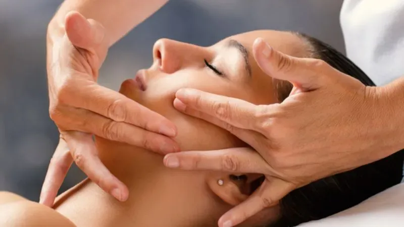 Hướng dẫn kỹ thuật massage da mặt nhiều người áp dụng