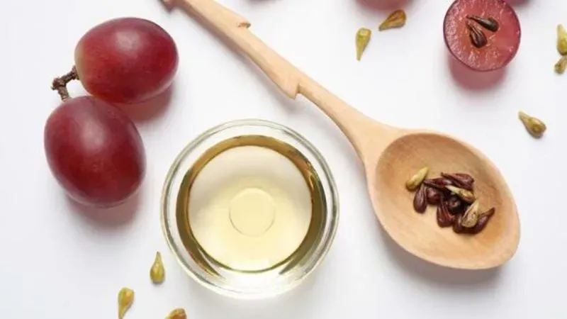 Cách sử dụng dầu hạt nho dưỡng da mặt hiệu quả
