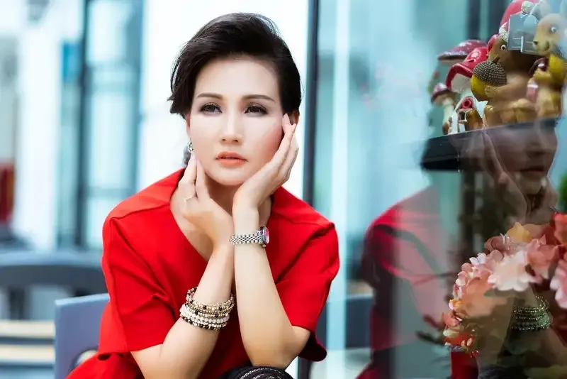 Những thương hiệu nổi tiếng về thời trang quý bà 5