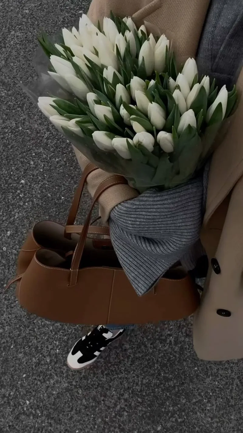 Làm mới màn hình với ảnh hoa tulip hình nền đầy sắc xuân