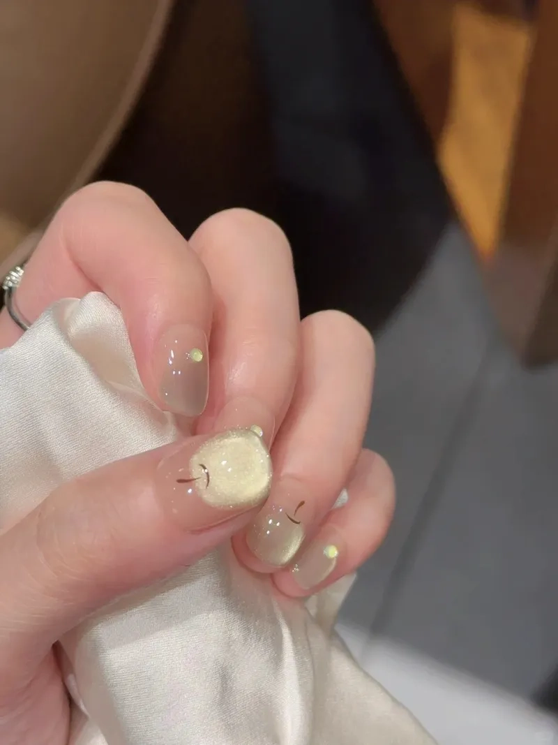 Diện style chuẩn với bộ móng đơn giản đẹp không lỗi mốt