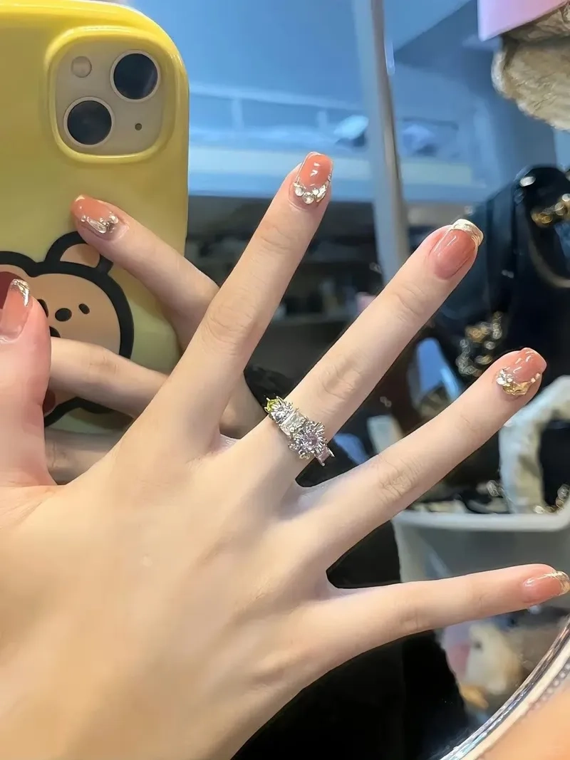 Tinh tế và thanh lịch nhờ kiểu móng đơn giản đẹp