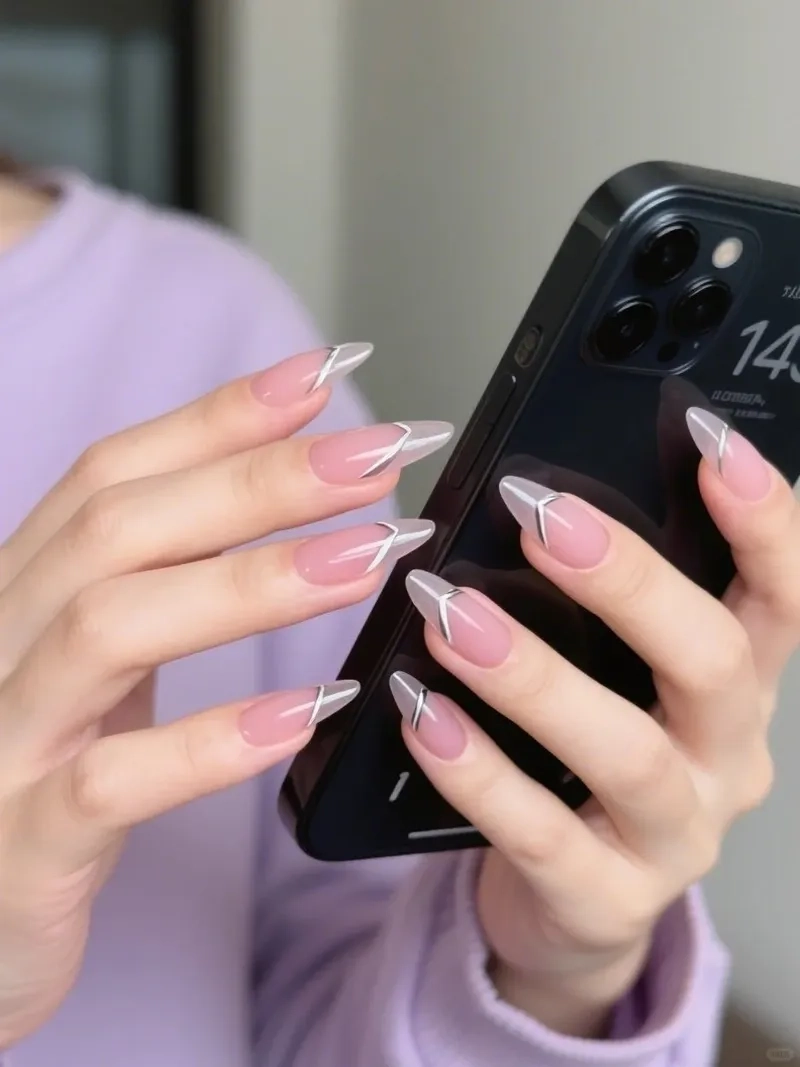 Nét mới lạ với mẫu nail móng nhọn đơn giản cho phong cách sành điệu