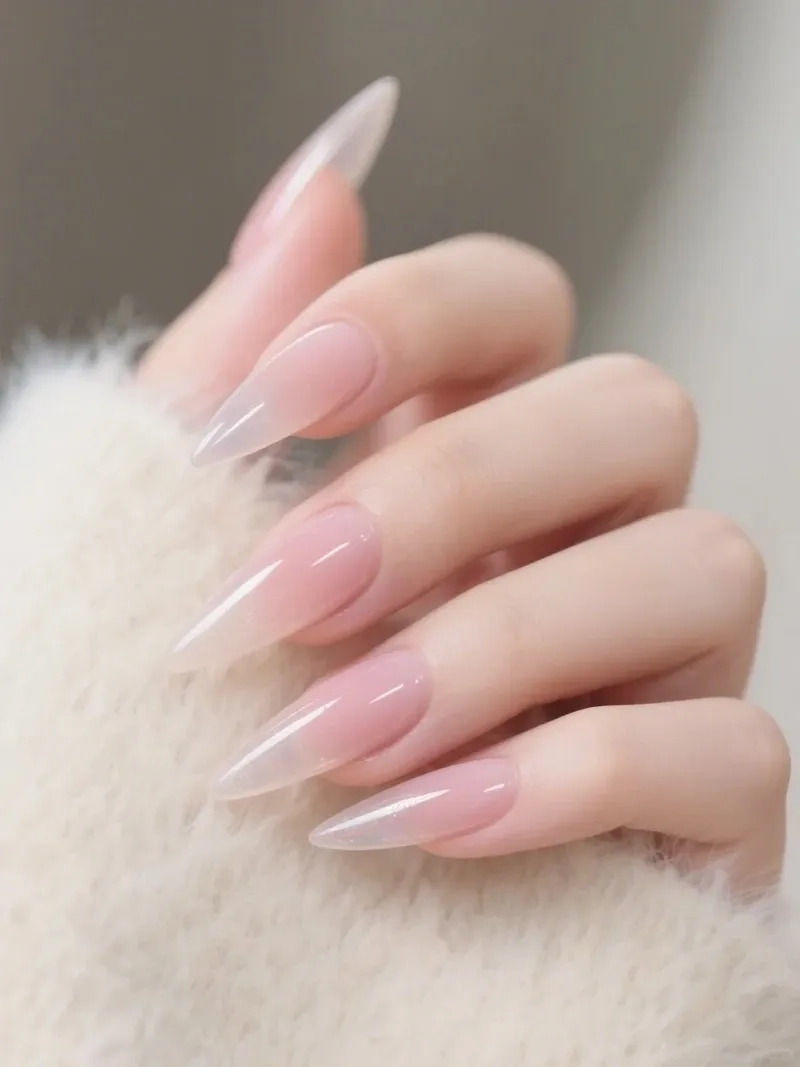 Thử ngay mẫu nail nhọn đơn giản giúp bạn nổi bật hơn