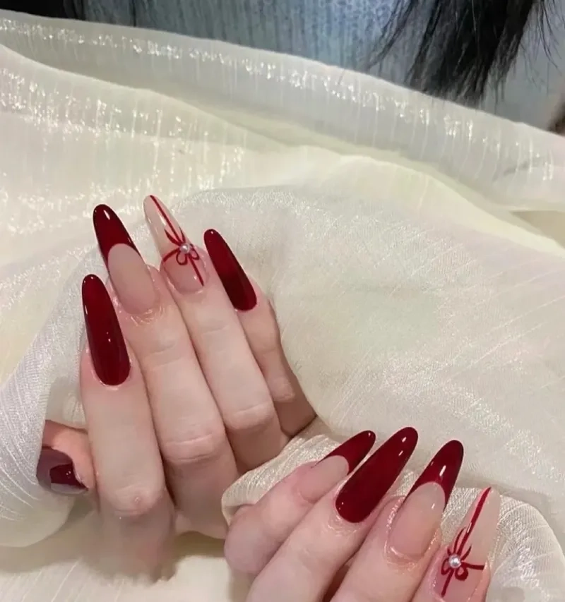 Tinh tế sang trọng với mẫu nail đẹp đơn giản móng nhọn