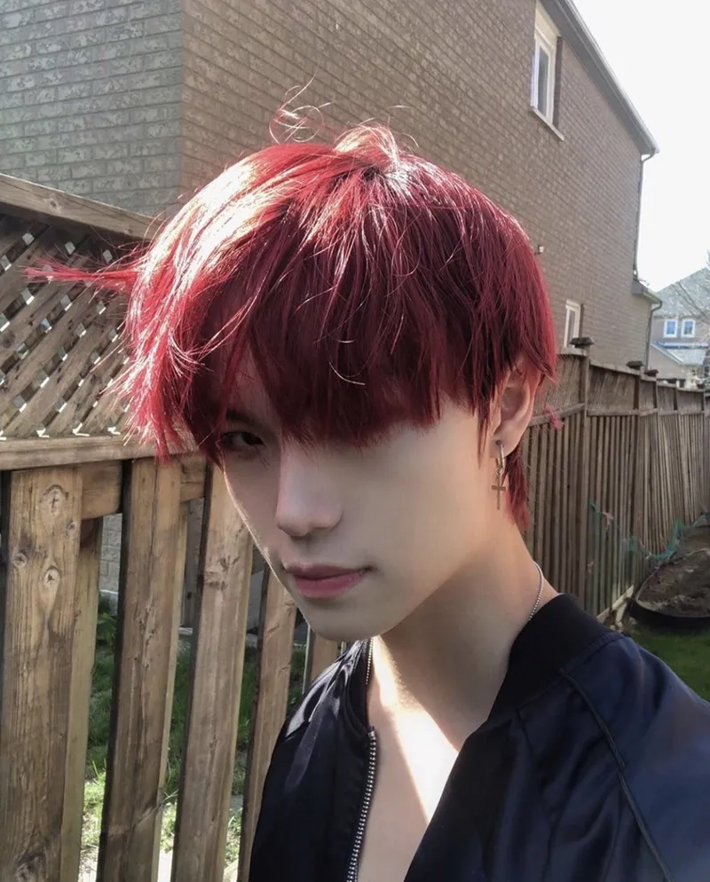 Màu đỏ tím cho nam giúp bạn tự tin trong mọi hoàn cảnh