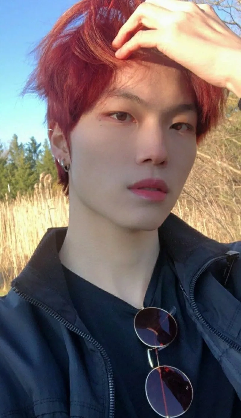 Màu đỏ ánh tím nam phong cách thời thượng cho phái mạnh