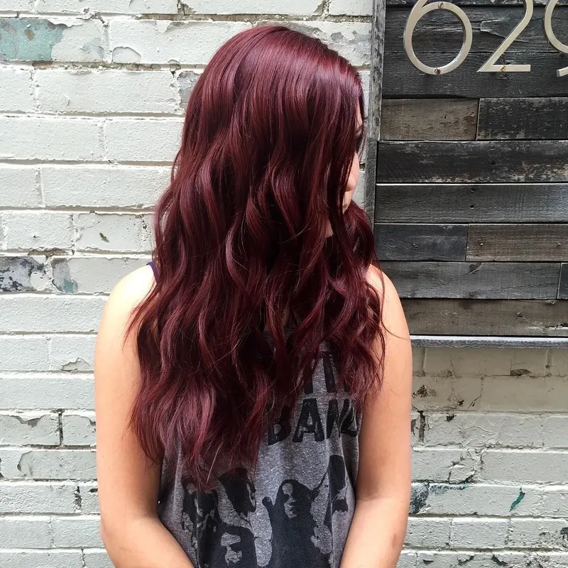 Màu tím đỏ cho tóc tạo phong cách độc đáo