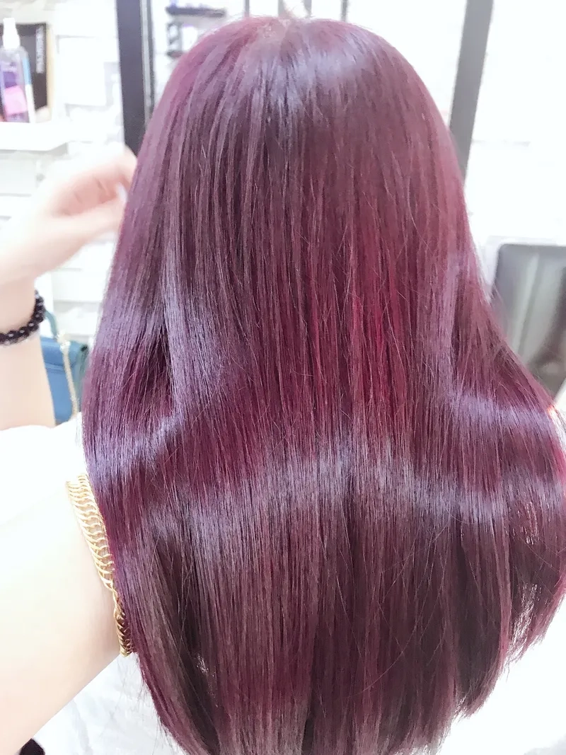 Màu tóc đỏ tím cho vẻ đẹp huyền bí