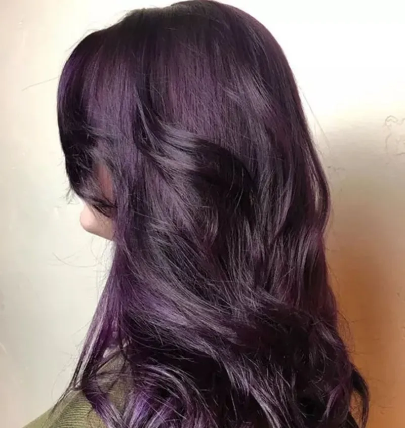 Màu nhuộm tóc đỏ tím mang đến sự phá cách