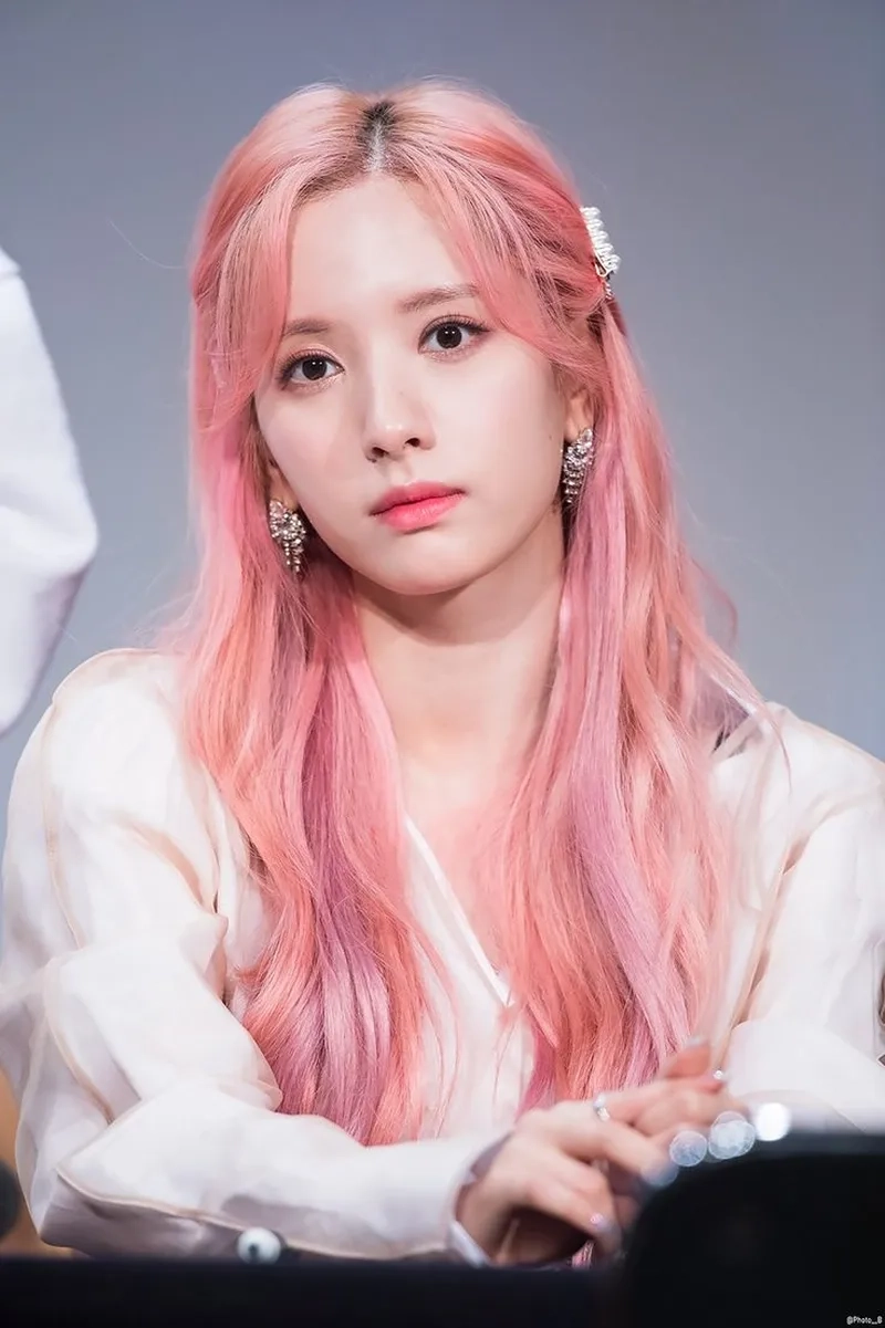 Nhuộm tóc màu hồng trà sữa phong cách nhẹ nhàng và thời trang