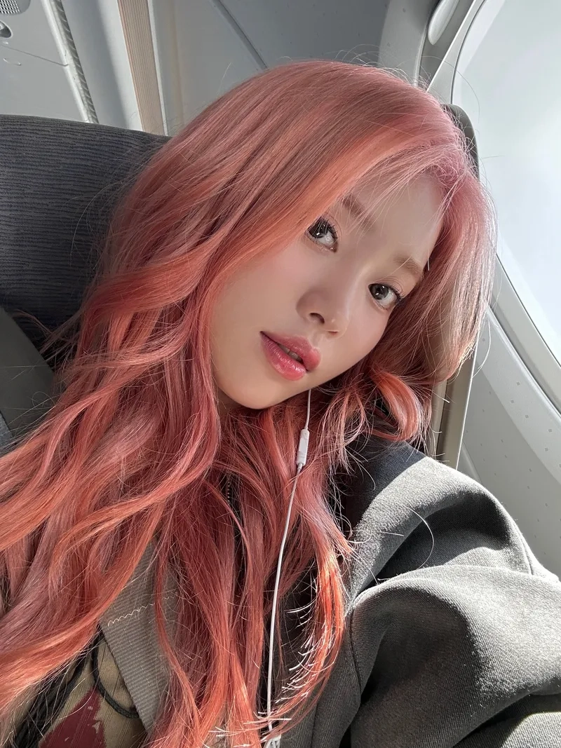 Trà sữa ánh hồng tạo điểm nhấn độc đáo cho mái tóc