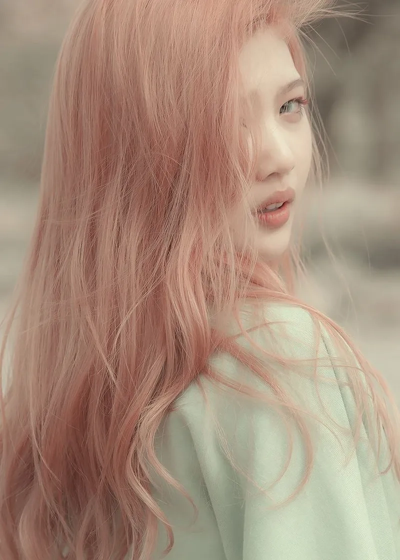 Tóc hồng trà sữa mang lại vẻ đẹp ngọt ngào và thời thượng