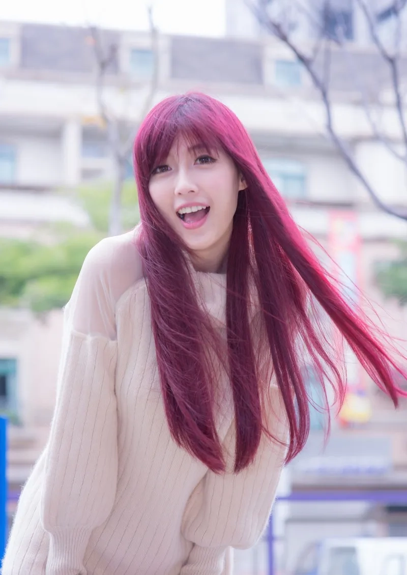 Màu tóc tím hồng mang lại vẻ đẹp huyền bí và thời trang