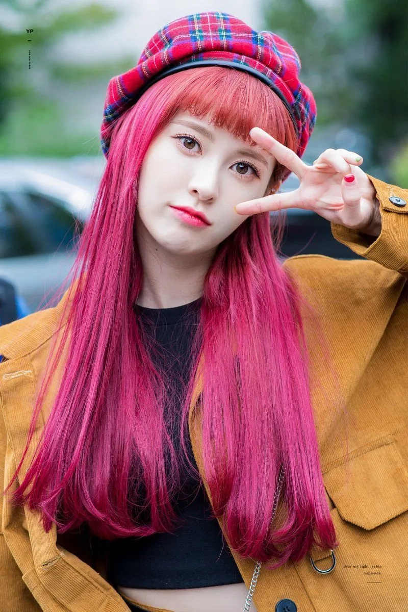 Tóc nhuộm màu hồng tạo điểm nhấn cá tính cho phái đẹp