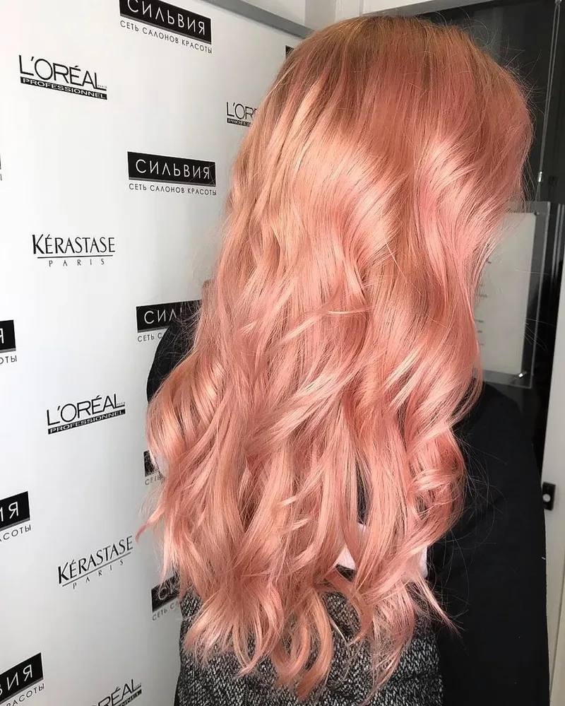 Tóc màu hồng đào mang đến phong cách cá tính