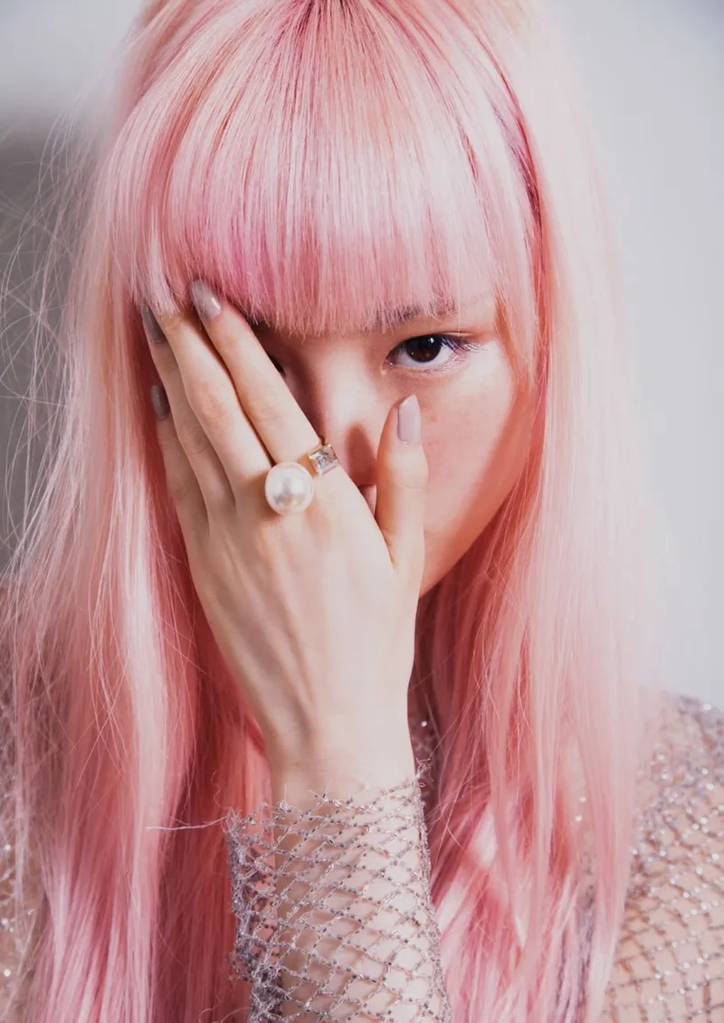 Màu hồng pastel tóc mang đến vibe dịu dàng