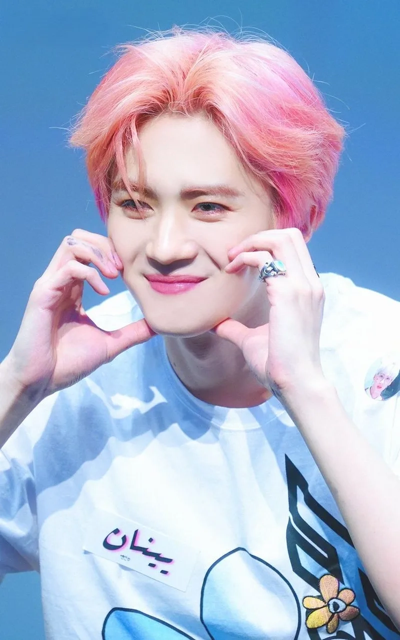 Tóc nhuộm màu hồng mang phong cách trẻ trung và nổi bật