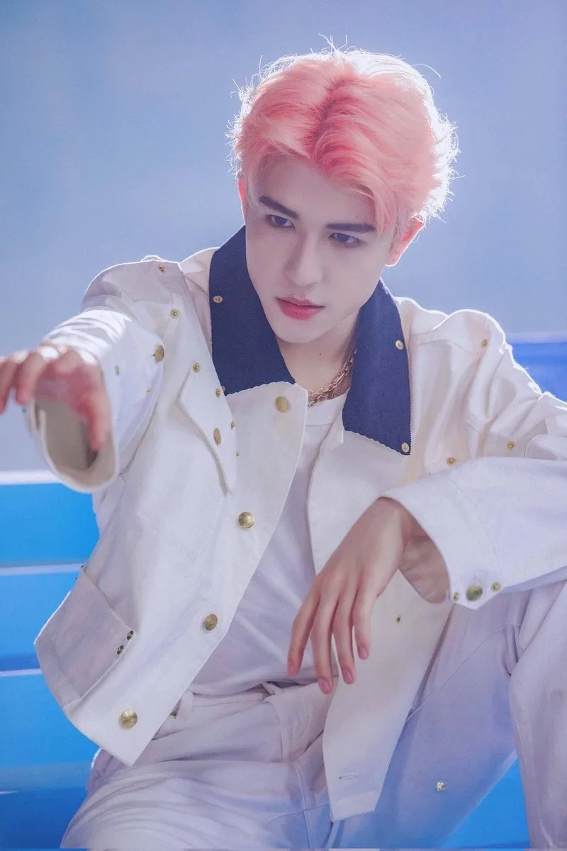 Nhuộm tóc nam màu hồng khói mang vibe hiện đại