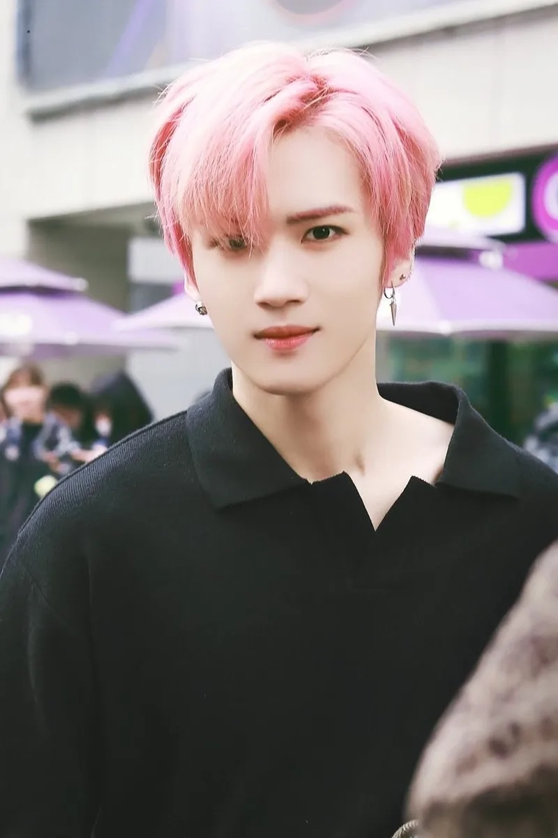 Nhuộm tóc hồng nam mang đến phong cách phá cách