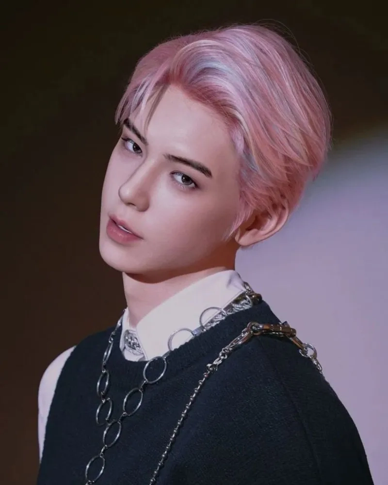 Nhuộm tóc màu hồng nam mang vibe cá tính