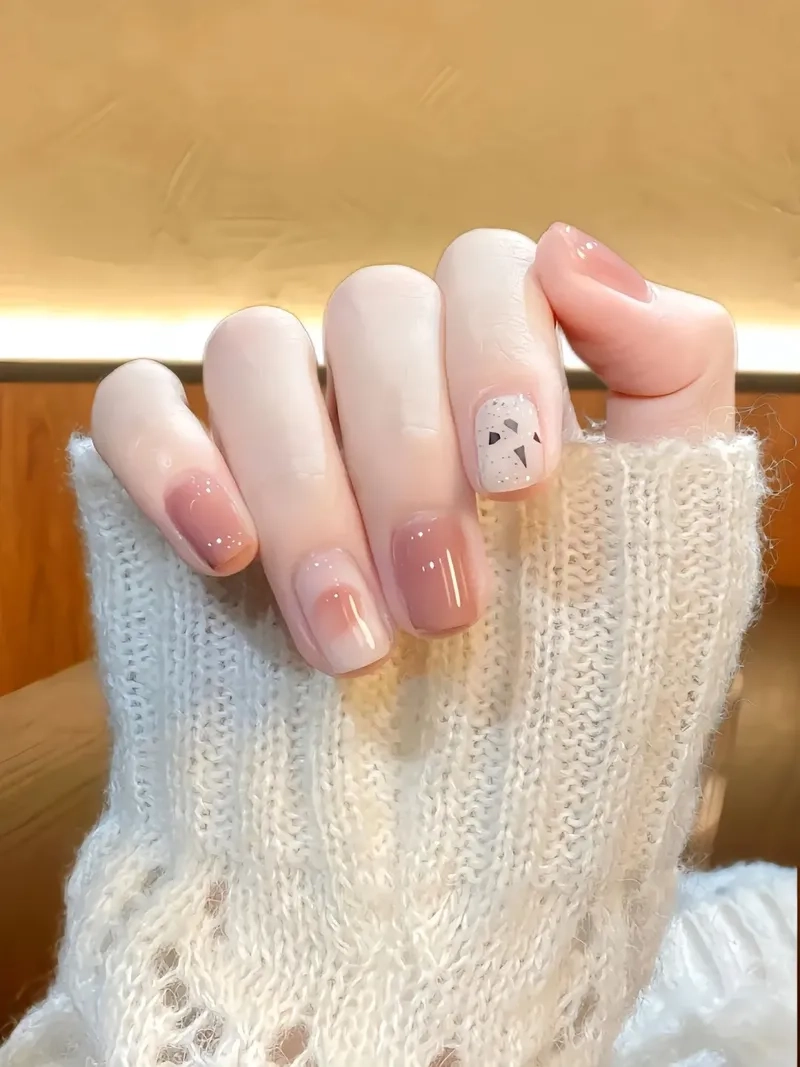  Đón Tết nổi bật với nail tết đơn giản dễ thương