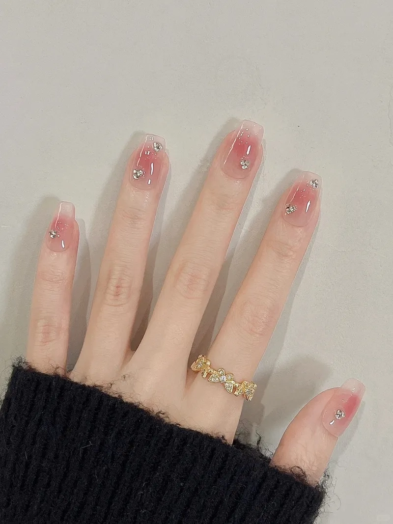 Lựa chọn hoàn hảo với màu nail nhẹ nhàng tôn da cho phong cách tinh tế