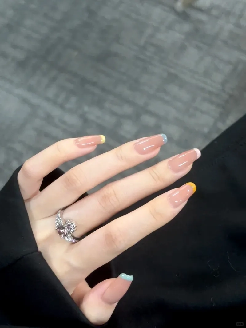 Mẫu nail sơn đầu móng đẹp giúp bạn tỏa sáng mỗi ngày