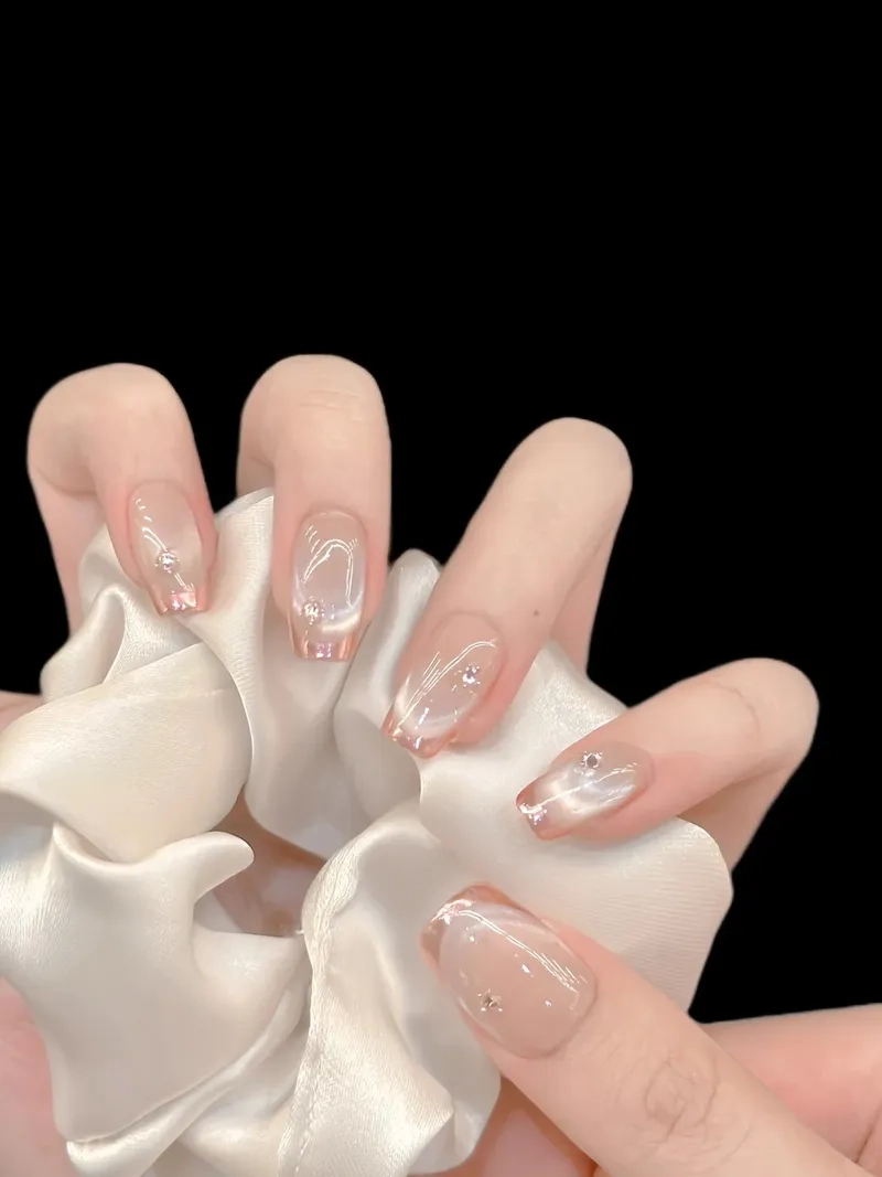 Nail fen đầu móng trẻ trung năng động cho cô nàng cá tính