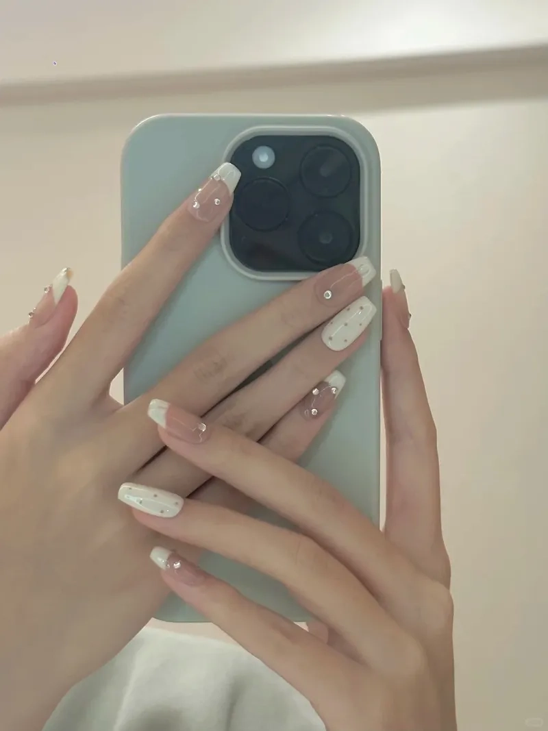 Mẫu nail phen đầu móng trẻ trung cá tính thời thượng