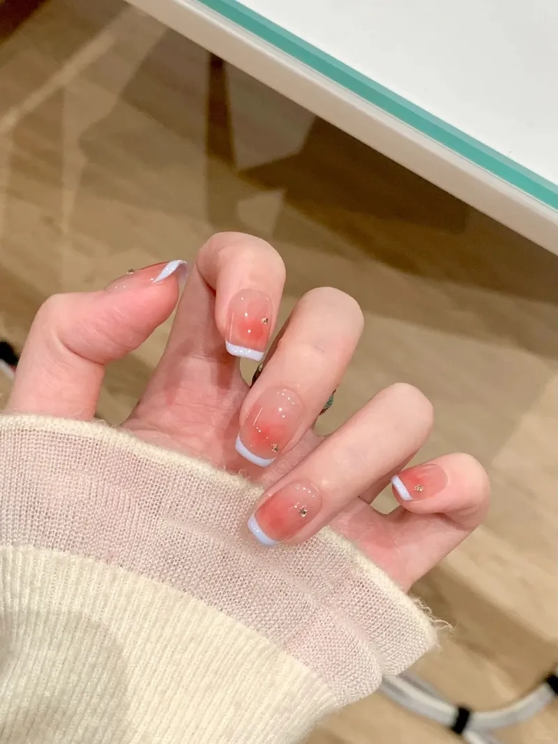 Mẫu nail đầu móng tạo nét đẹp độc đáo cho bạn gái