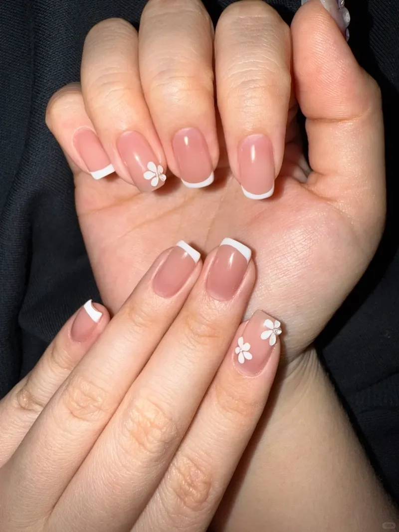 Nail sơn đầu móng đẹp mọi lúc mọi nơi không lỗi thời