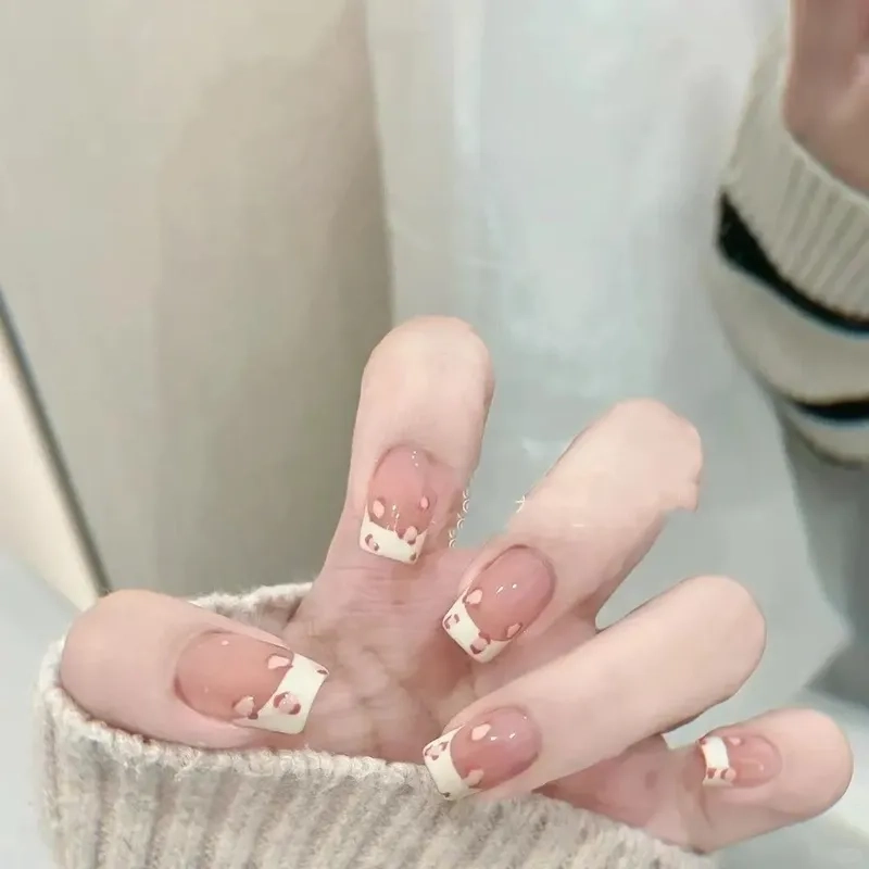 Thử ngay nail vẽ đầu móng để tạo điểm nhấn cho bàn tay