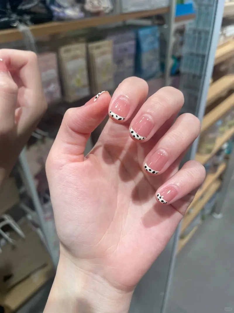 Tự tin khoe cá tính với những mẫu nail sơn đầu móng