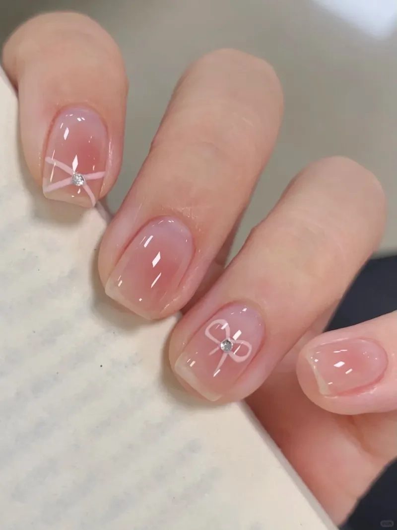 Dễ thương quá trời với kiểu móng tay ngắn cute