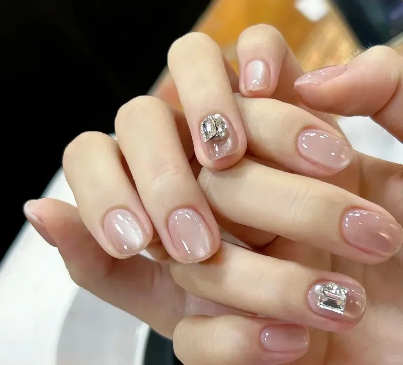 Cực kỳ hút mắt với các mẫu nail ngắn xinh