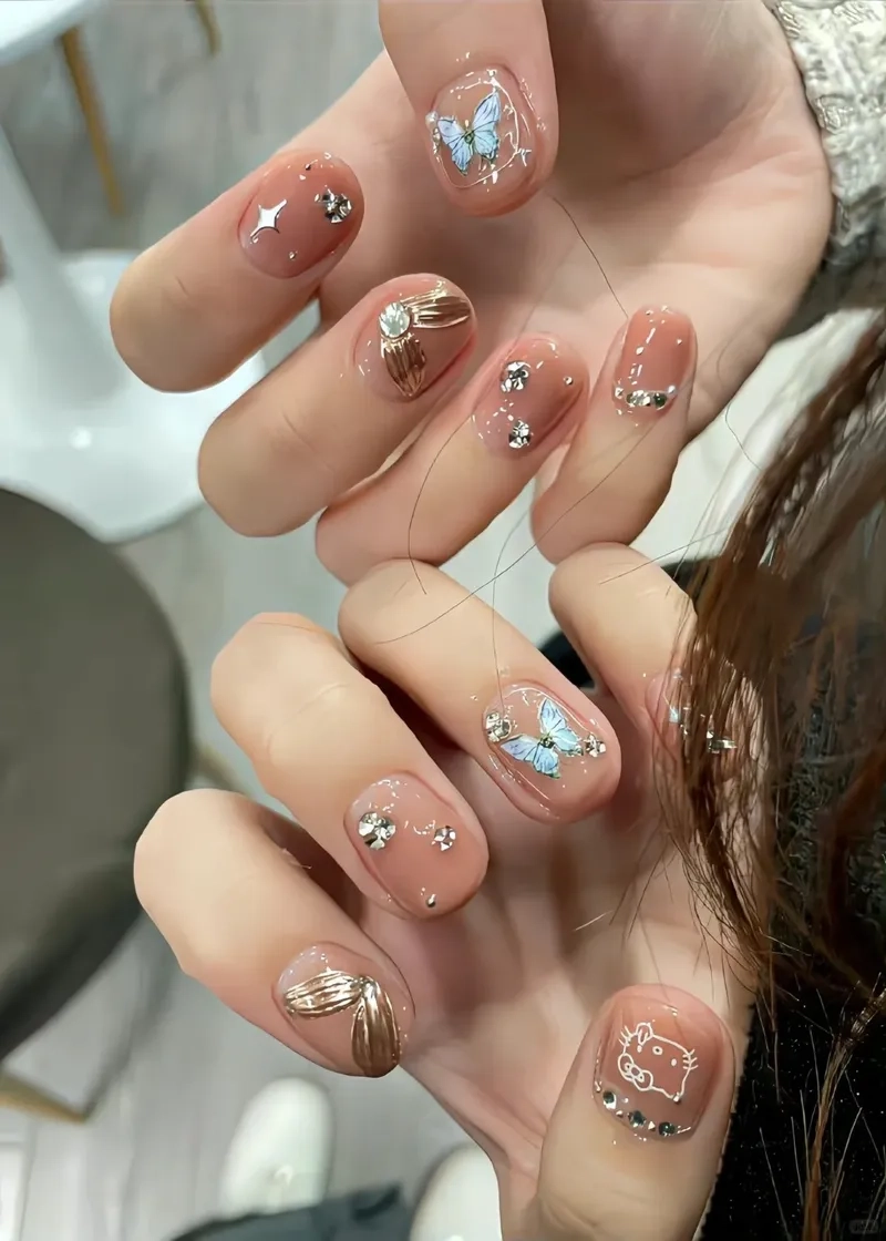 Dễ thương không lối thoát với kiểu nail ngắn cute