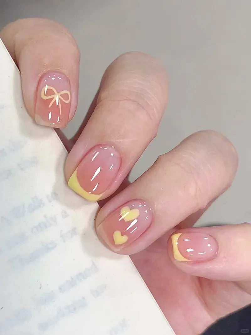 Gọn gàng và thời trang với kiểu nail xinh ngắn