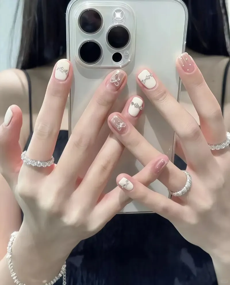 Thanh lịch mỗi ngày cùng kiểu bộ nail móng ngắn