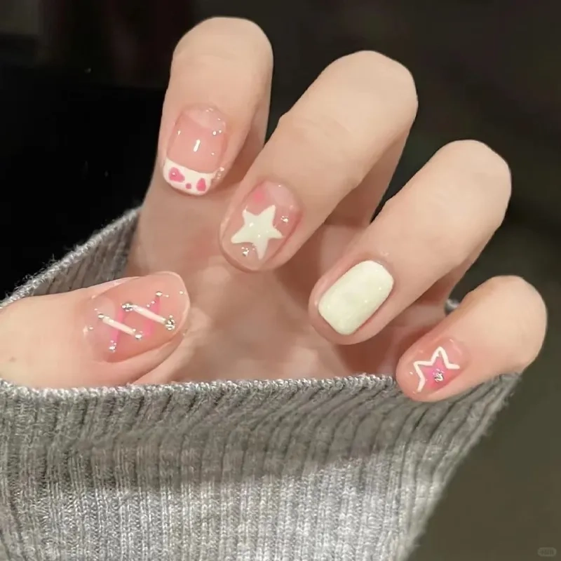 Kiểu móng tay ngắn đẹp cho nàng luôn tự tin tỏa sáng