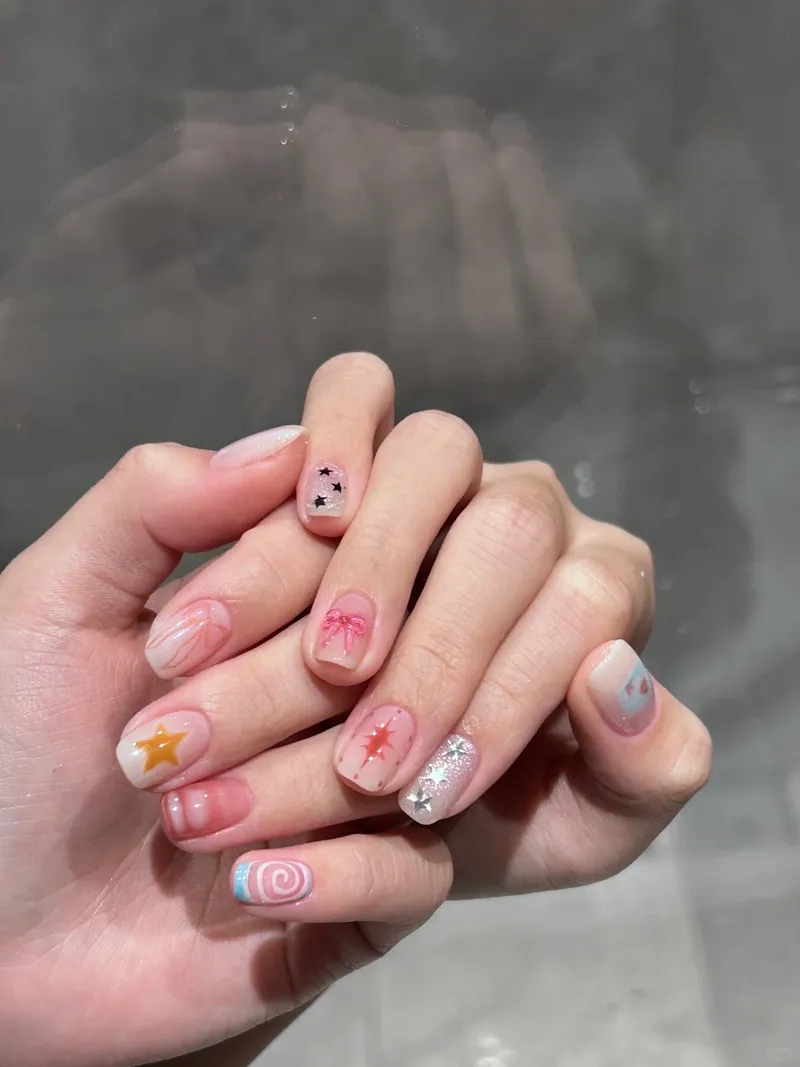 Mẫu móng ngắn xinh khiến bạn mê mẩn không rời mắt