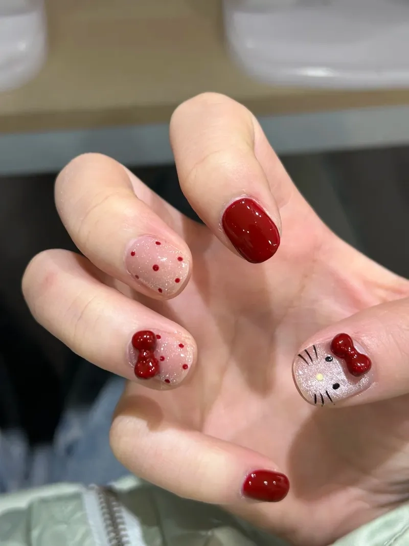 Nổi bật nhẹ nhàng với mẫu nail đơn giản dễ thương dành cho bạn gái