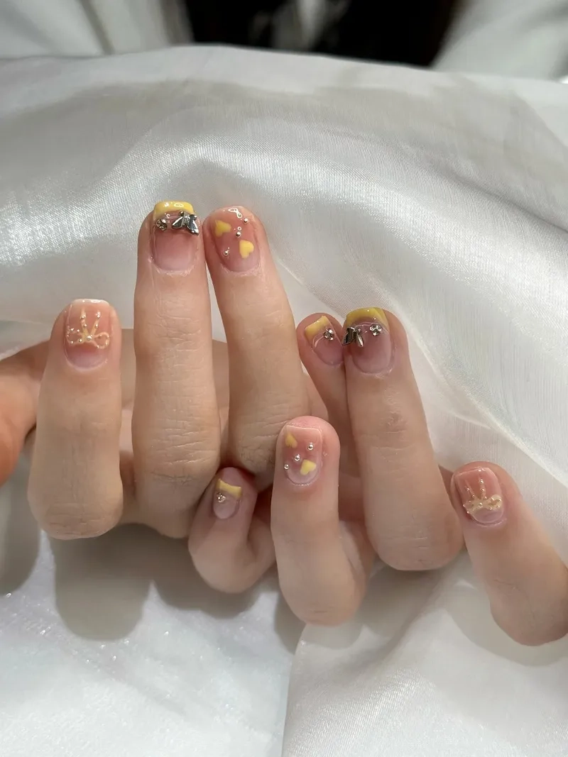 Tự tay tạo điểm nhấn với vẽ móng tay các mẫu nail đơn giản dễ thương