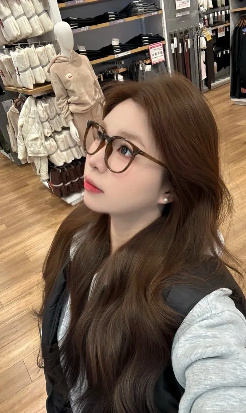 Tỏa sáng nữ tính với kiểu tóc nâu socola quyến rũ